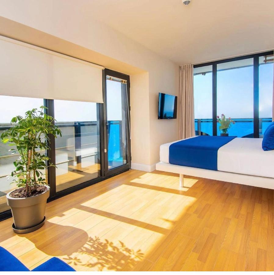 Orbi City Center Suite Batumi Bagian luar foto