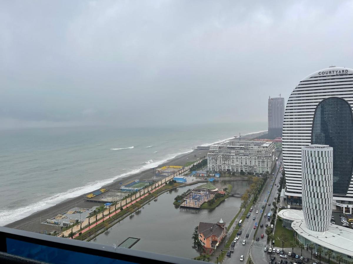 Orbi City Center Suite Batumi Bagian luar foto