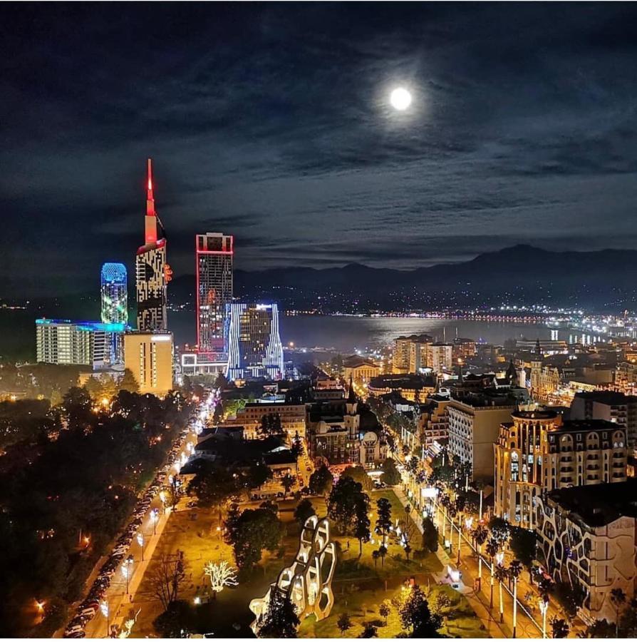 Orbi City Center Suite Batumi Bagian luar foto