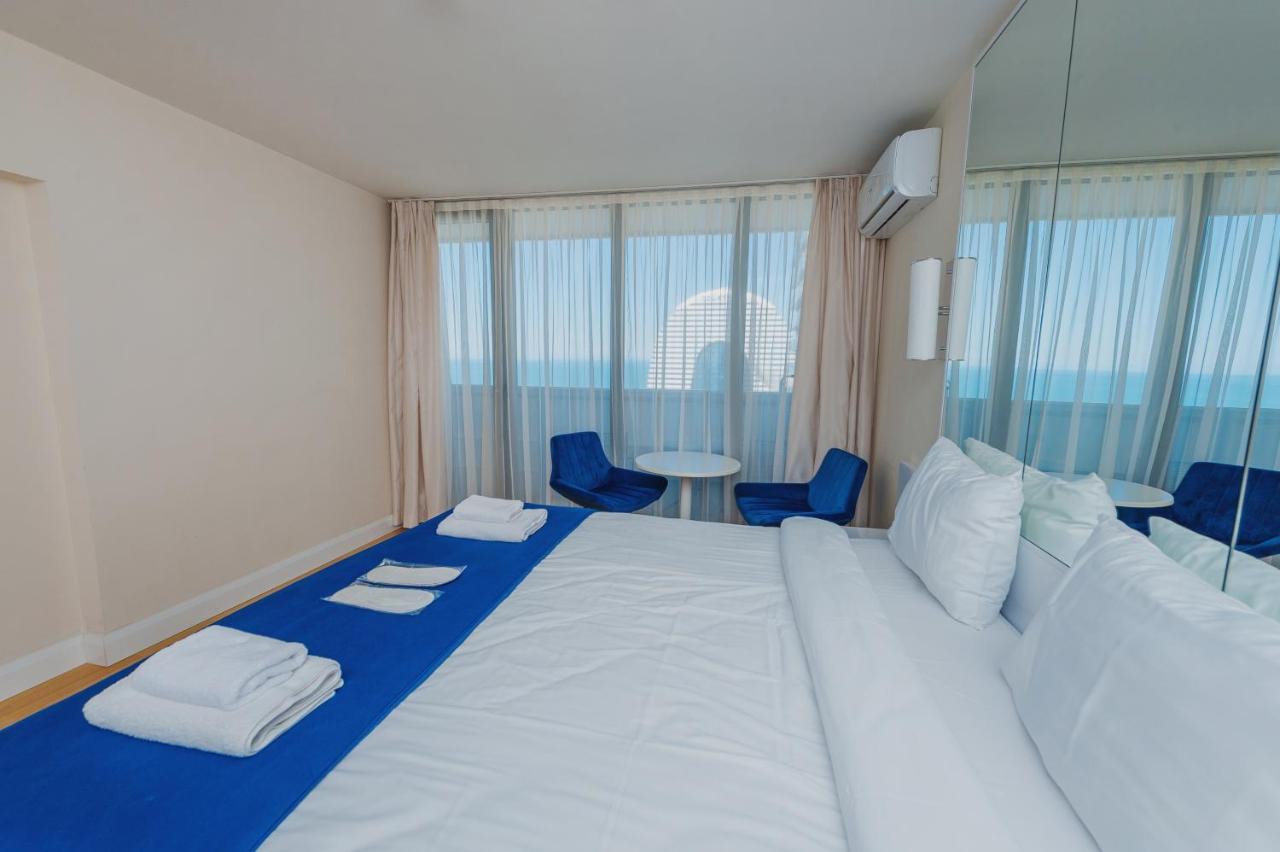 Orbi City Center Suite Batumi Bagian luar foto