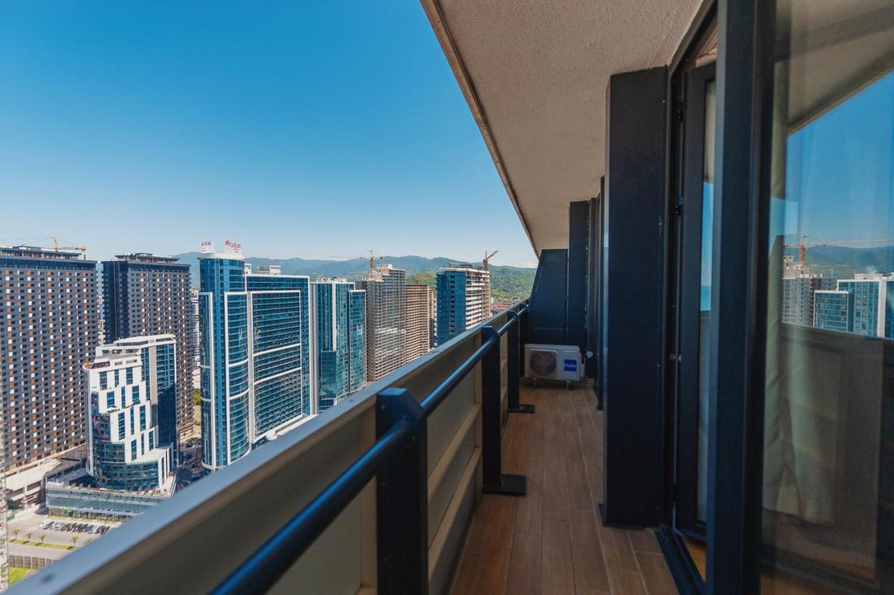 Orbi City Center Suite Batumi Bagian luar foto