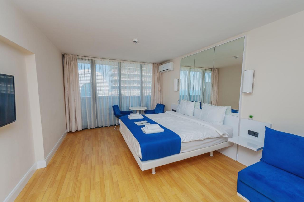 Orbi City Center Suite Batumi Bagian luar foto
