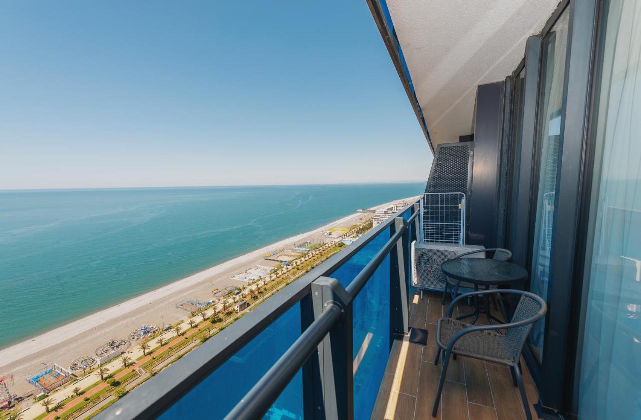 Orbi City Center Suite Batumi Bagian luar foto