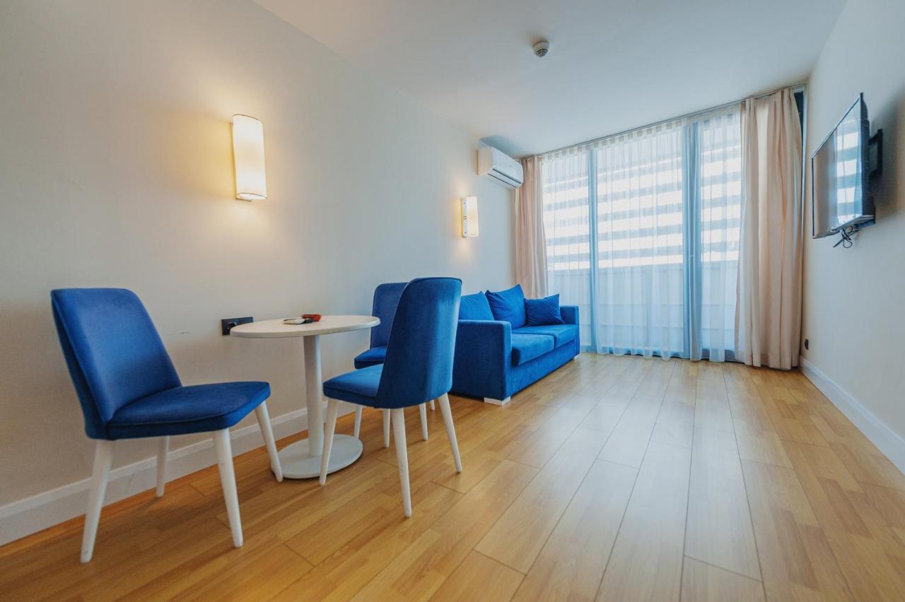 Orbi City Center Suite Batumi Bagian luar foto