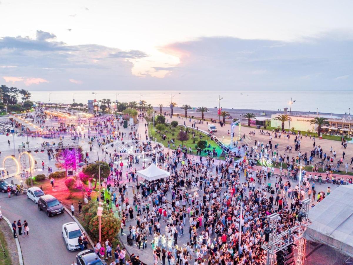 Orbi City Center Suite Batumi Bagian luar foto