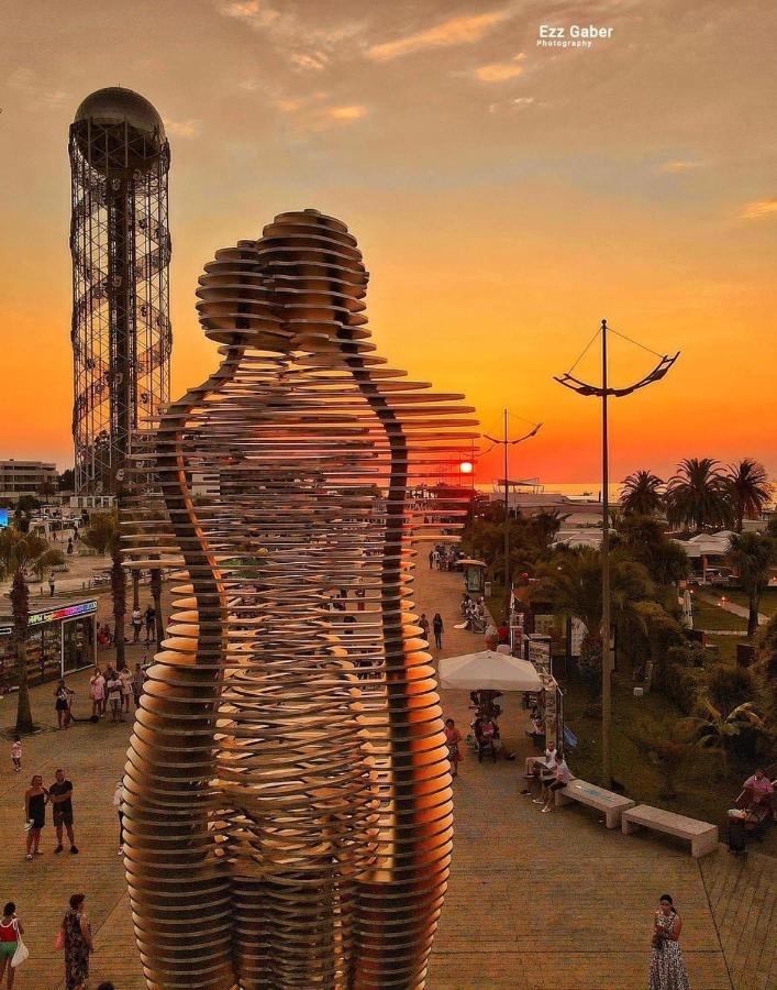 Orbi City Center Suite Batumi Bagian luar foto